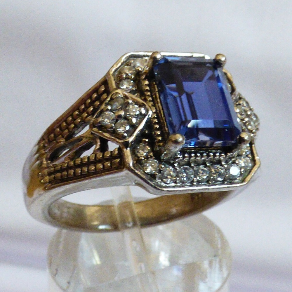 Karis Collection Silver Plated Ring Emerald Cut blue stone Size 7.5
